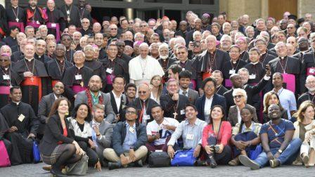Laïcs au Synode